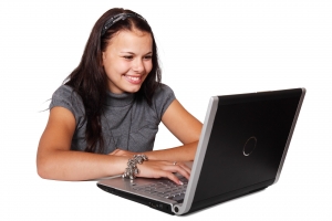 Girl Laptop 2 (free comm use)[1]